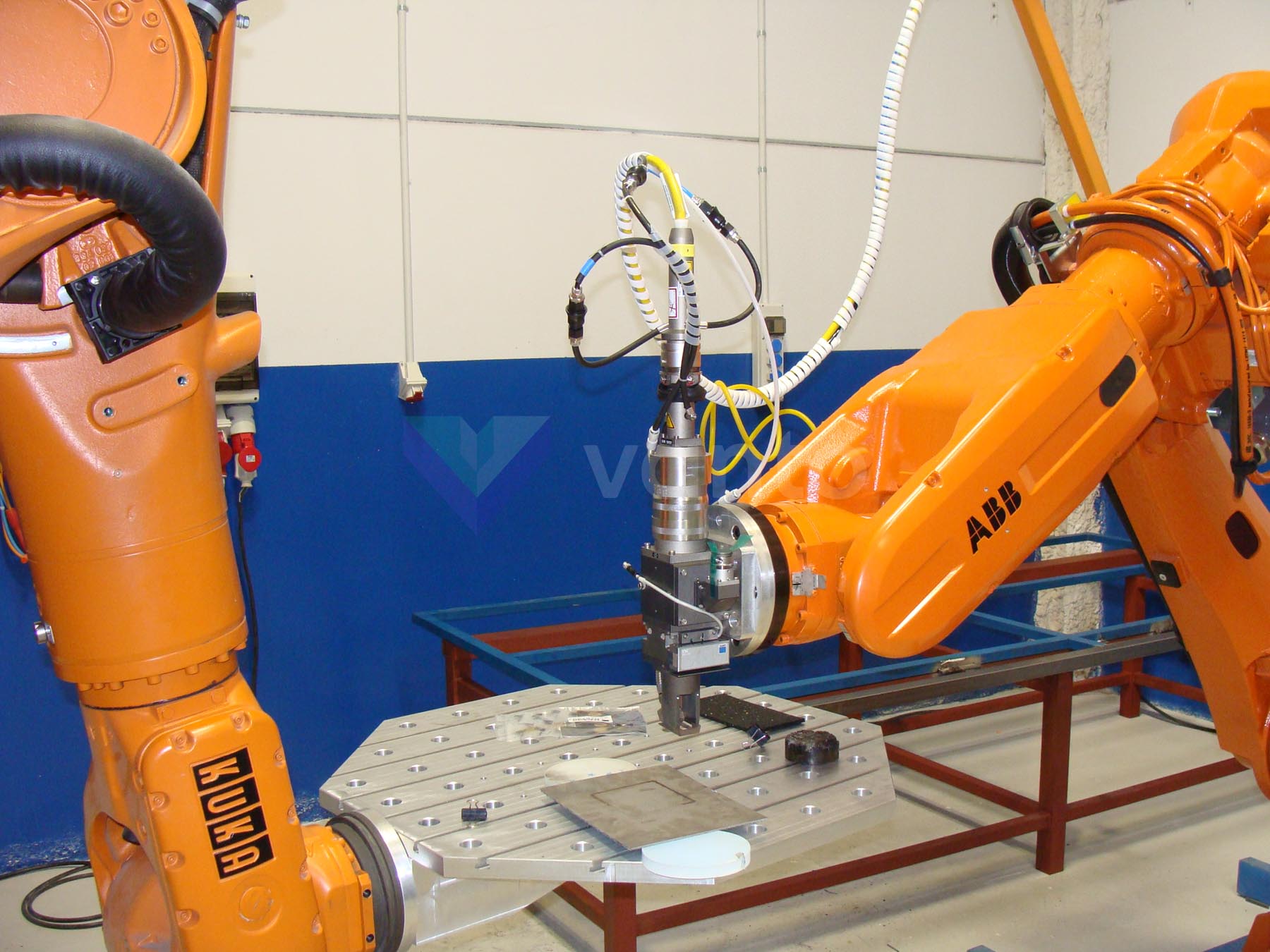 Maschine: ABB IRB 6620 Robotic welding cell